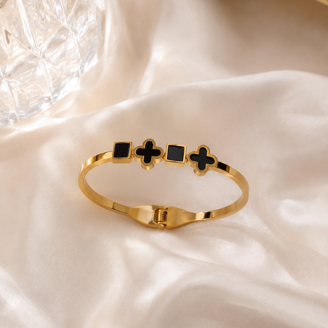 Luxury Black Clover Cuff Bangle