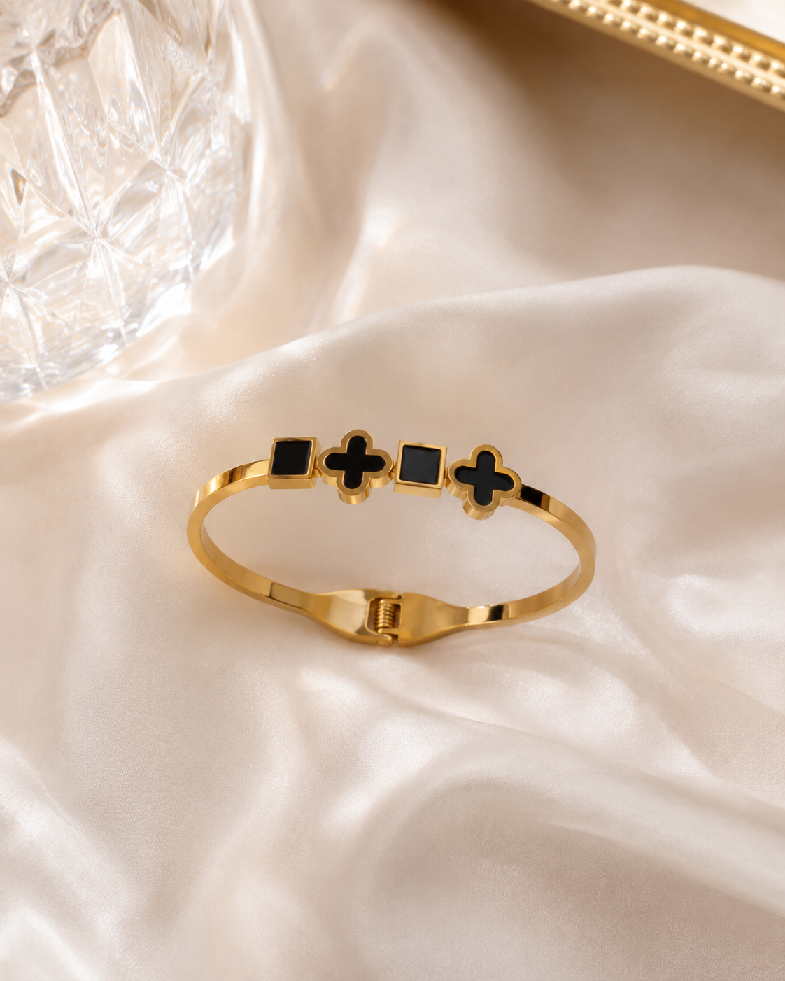Luxury Black Clover Handcuff Bangle Bracelet
