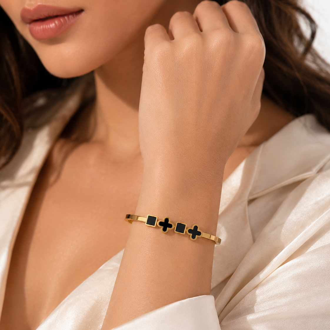 Luxury Black Clover Cuff Bangle