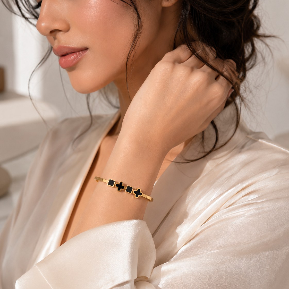 Luxury Black Clover Cuff Bangle